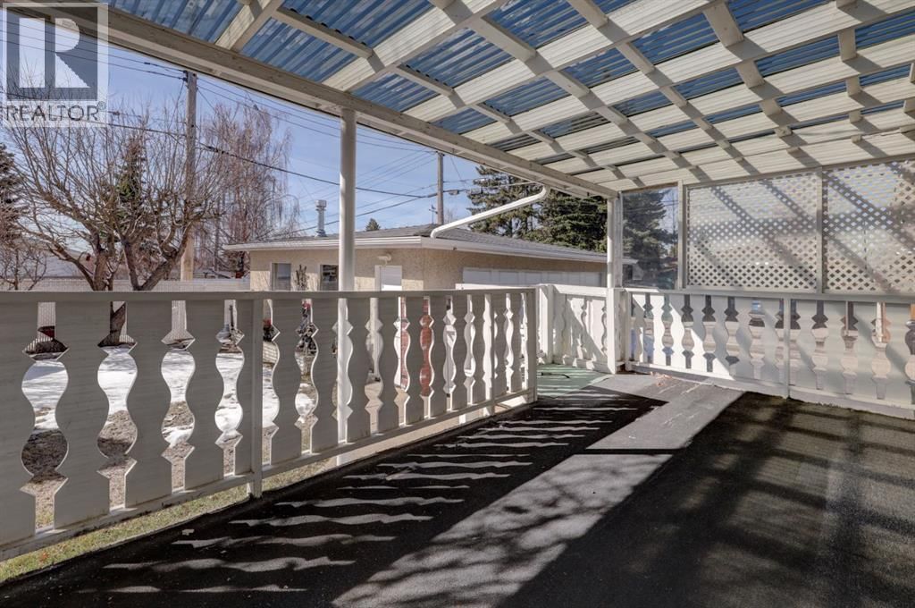 1008 MOTHERWELL ROAD NORTHEAST Image 25