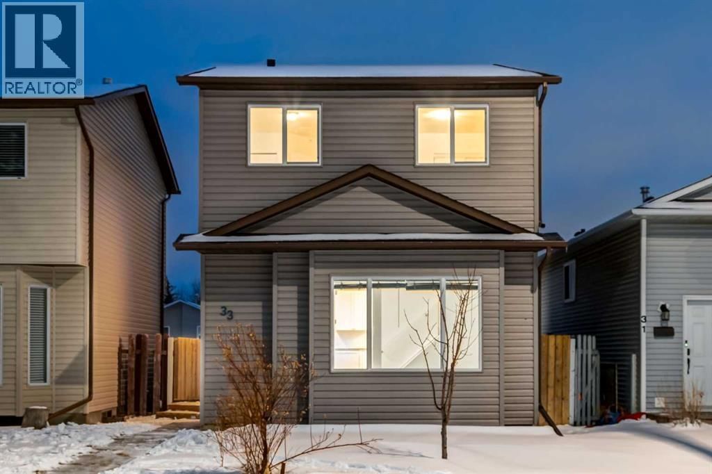 33 MARTINDALE COURT NORTHEAST Image 1