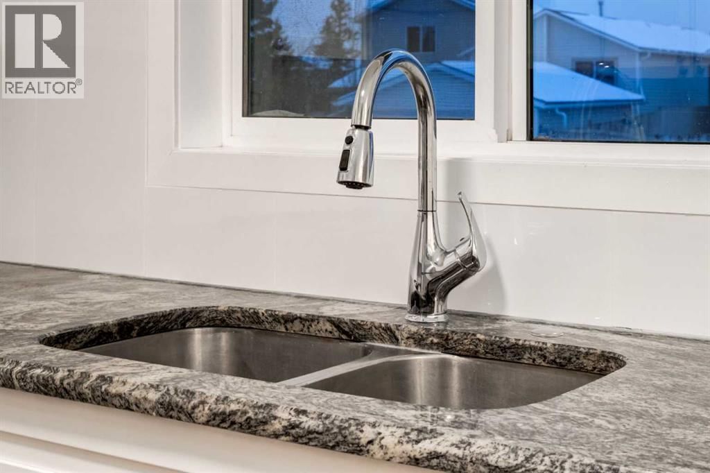 33 MARTINDALE COURT NORTHEAST Image 12