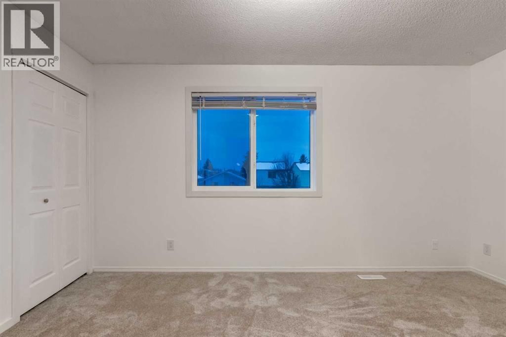 33 MARTINDALE COURT NORTHEAST Image 14