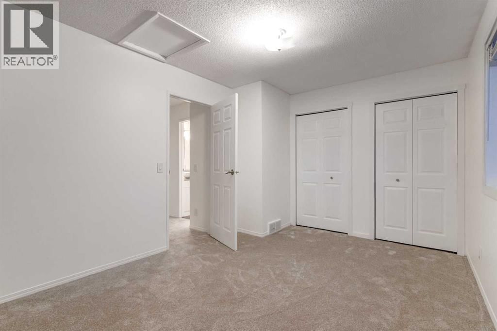 33 MARTINDALE COURT NORTHEAST Image 15