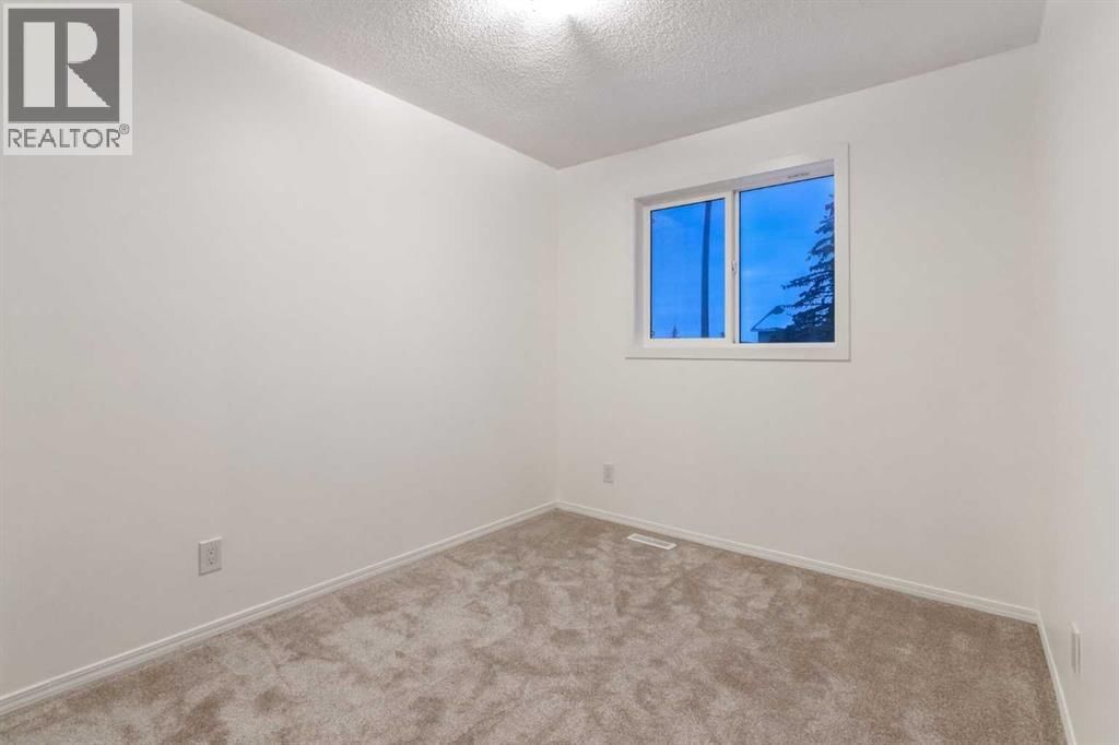 33 MARTINDALE COURT NORTHEAST Image 17