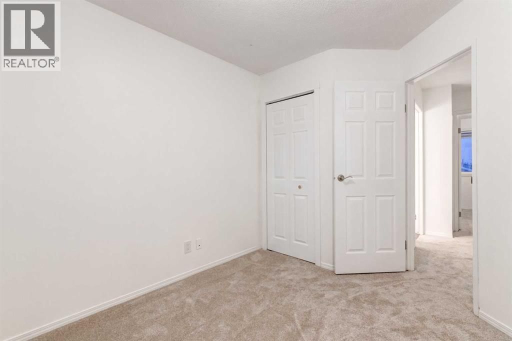 33 MARTINDALE COURT NORTHEAST Image 18