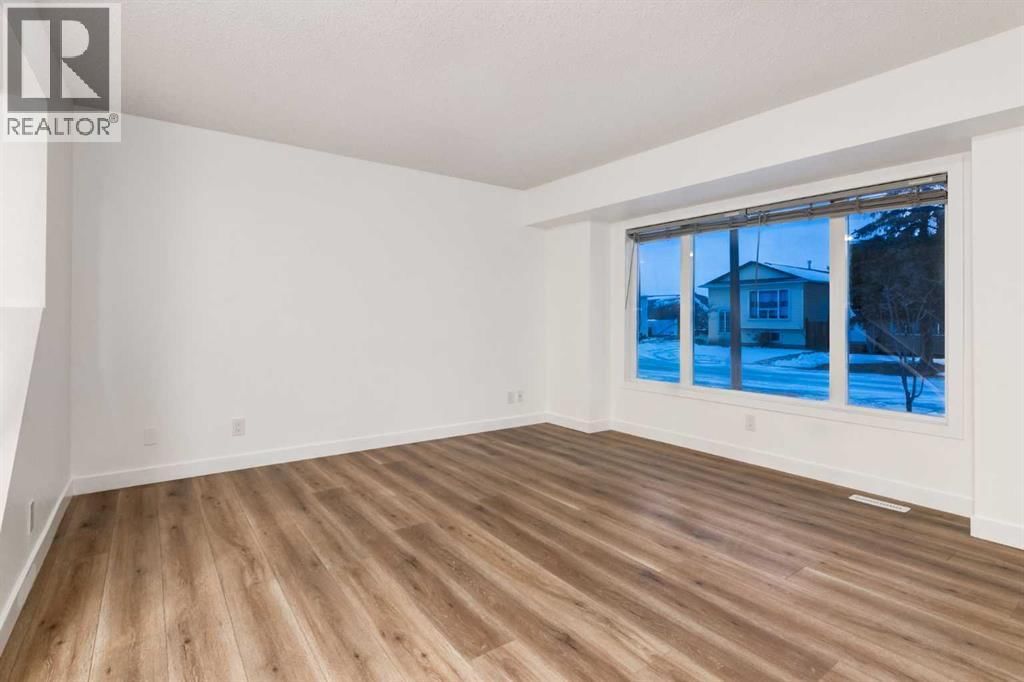 33 MARTINDALE COURT NORTHEAST Image 5