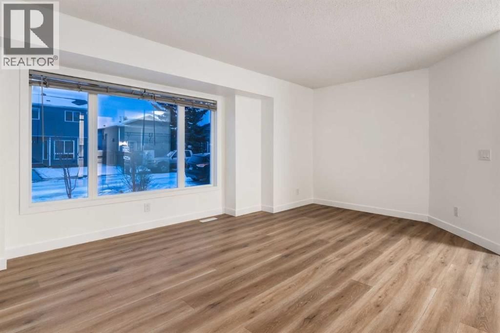 33 MARTINDALE COURT NORTHEAST Image 6