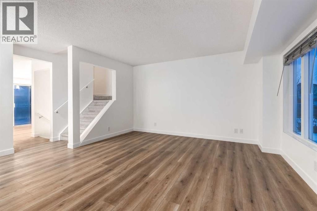 33 MARTINDALE COURT NORTHEAST Image 7