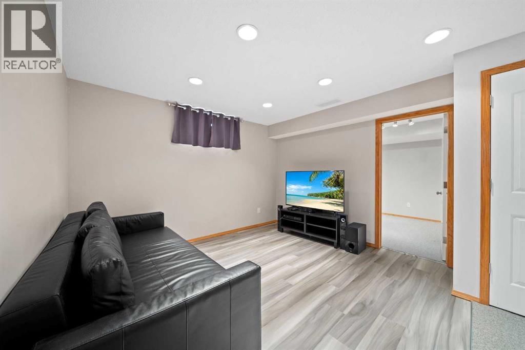 90 RIVERVIEW CIRCLE SOUTHEAST Image 31