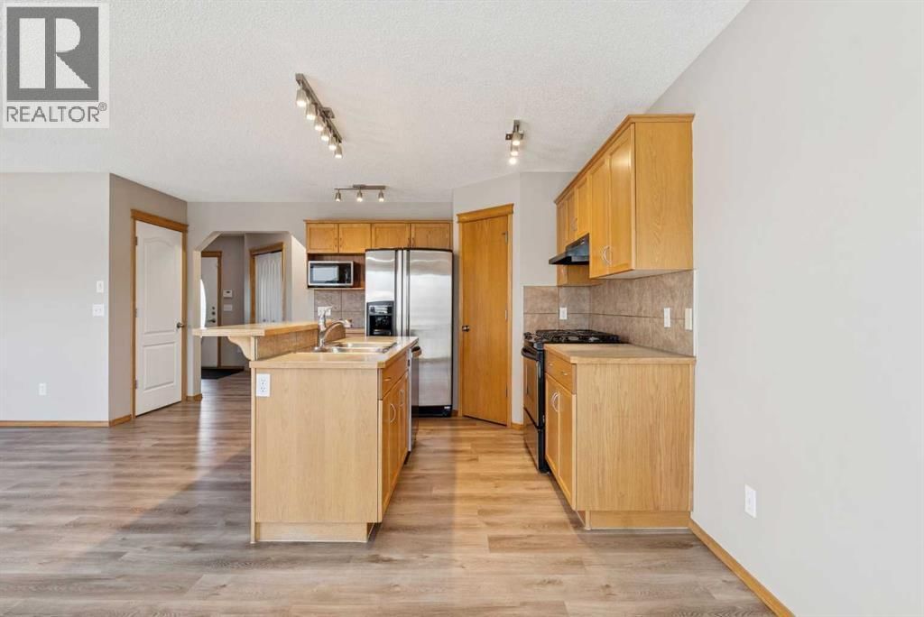 111 LUXSTONE CRESCENT SOUTHWEST Image 11