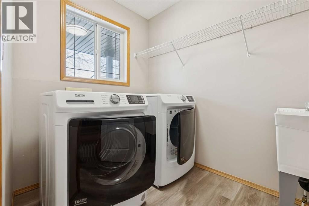 111 LUXSTONE CRESCENT SOUTHWEST Image 14