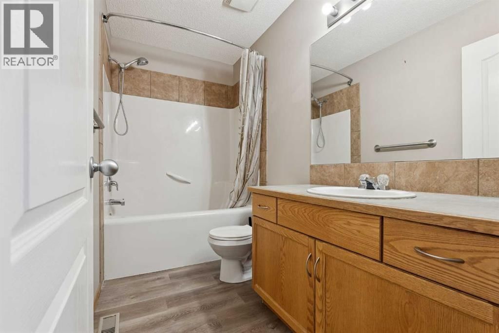 111 LUXSTONE CRESCENT SOUTHWEST Image 20