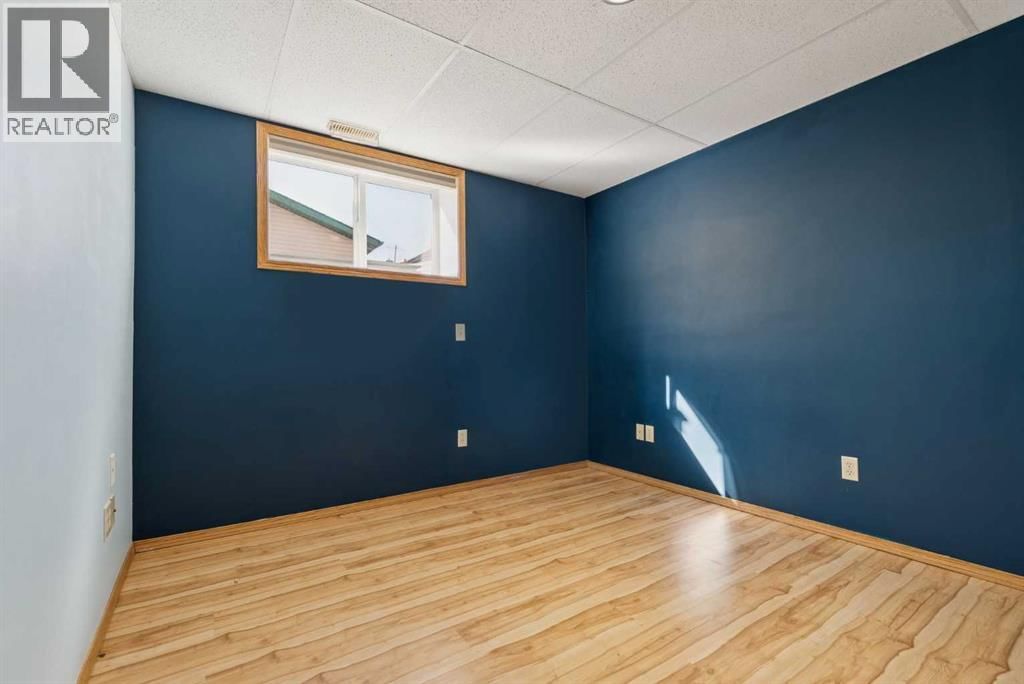 111 LUXSTONE CRESCENT SOUTHWEST Image 26