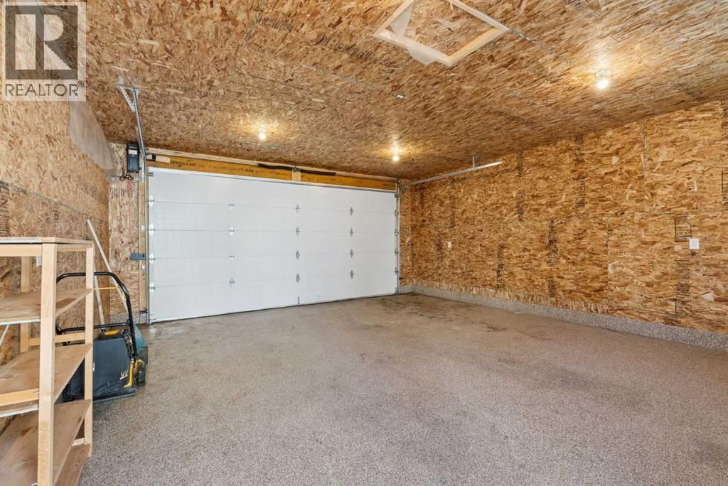 111 LUXSTONE CRESCENT SOUTHWEST Image 31