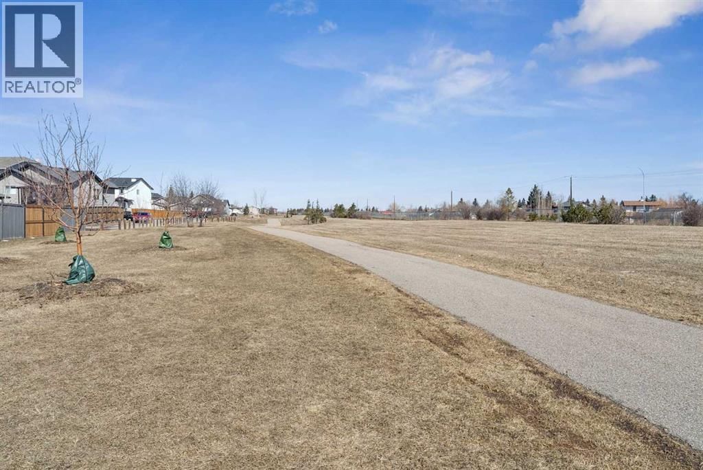 111 LUXSTONE CRESCENT SOUTHWEST Image 32