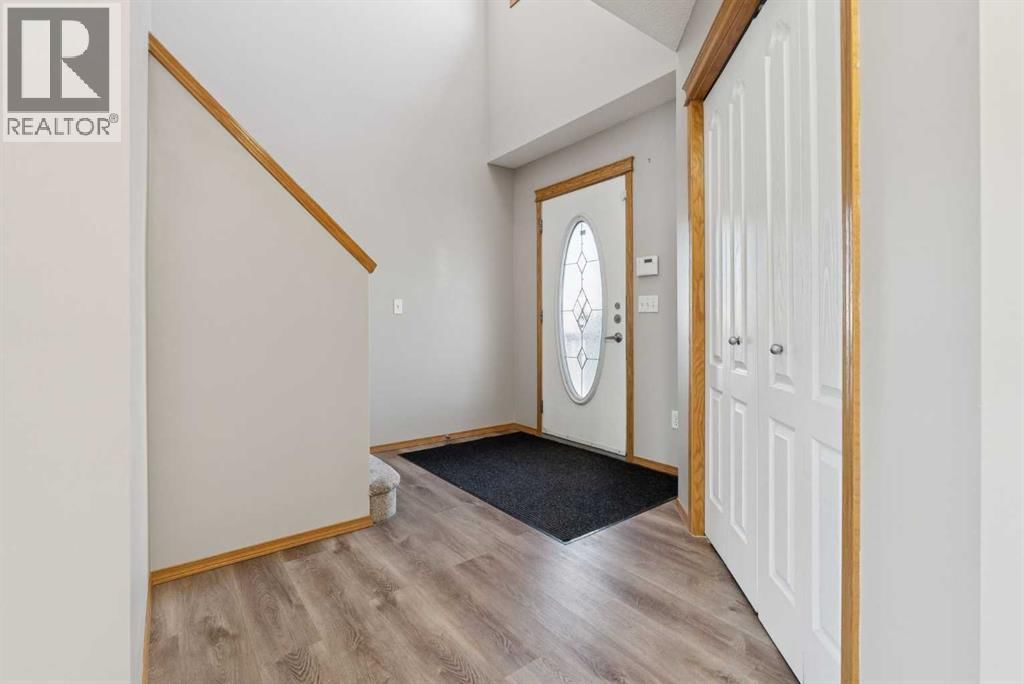 111 LUXSTONE CRESCENT SOUTHWEST Image 5