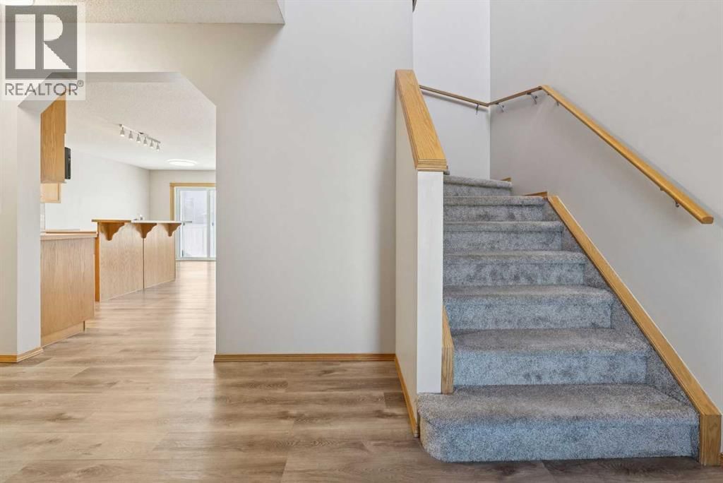 111 LUXSTONE CRESCENT SOUTHWEST Image 6