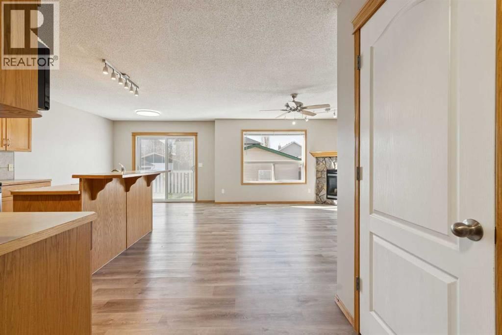 111 LUXSTONE CRESCENT SOUTHWEST Image 7