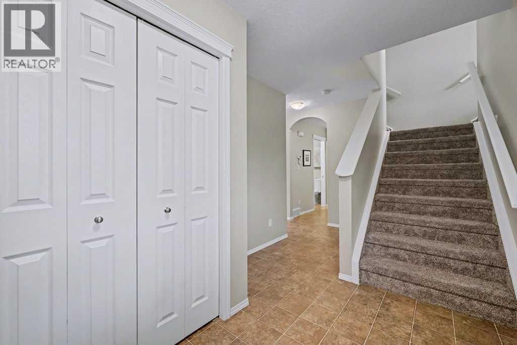 19 COPPERFIELD CRESCENT SOUTHEAST Image 2