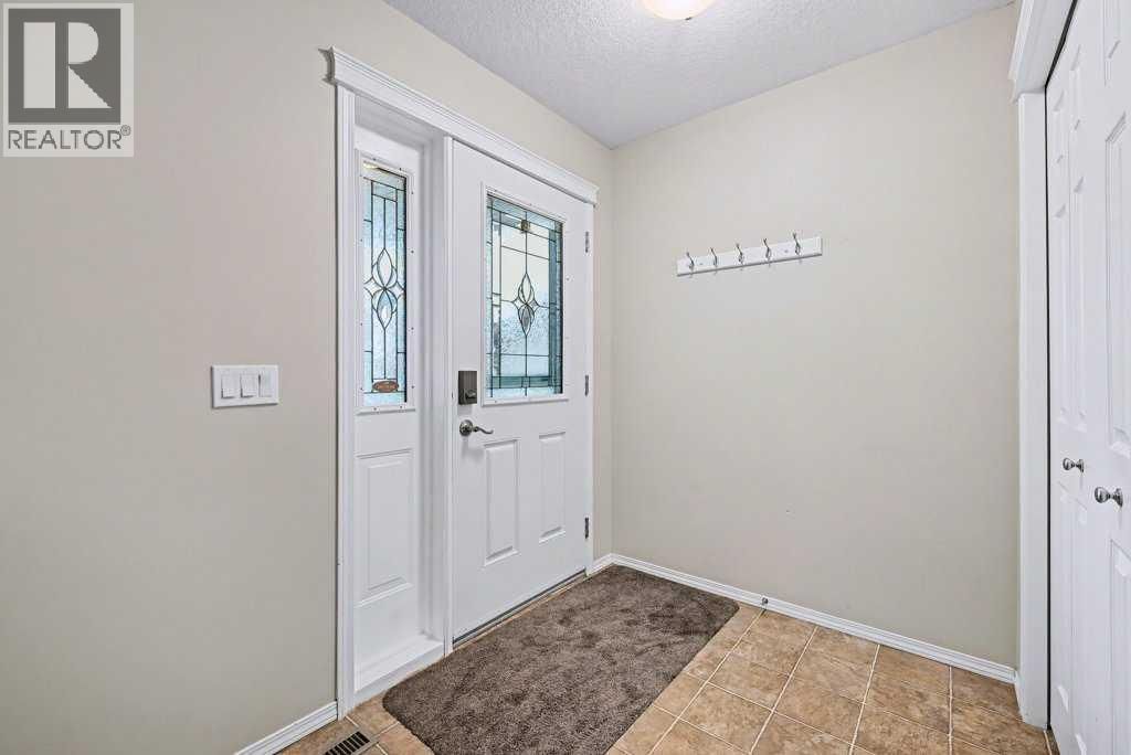 19 COPPERFIELD CRESCENT SOUTHEAST Image 3