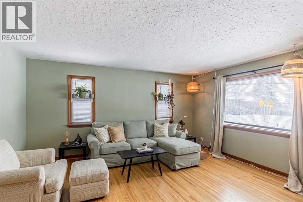 3423 1 Street property photo