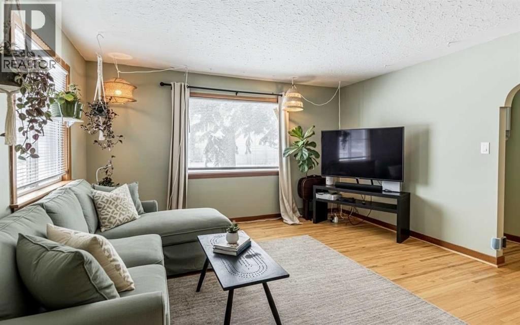 3423 1 Street property photo
