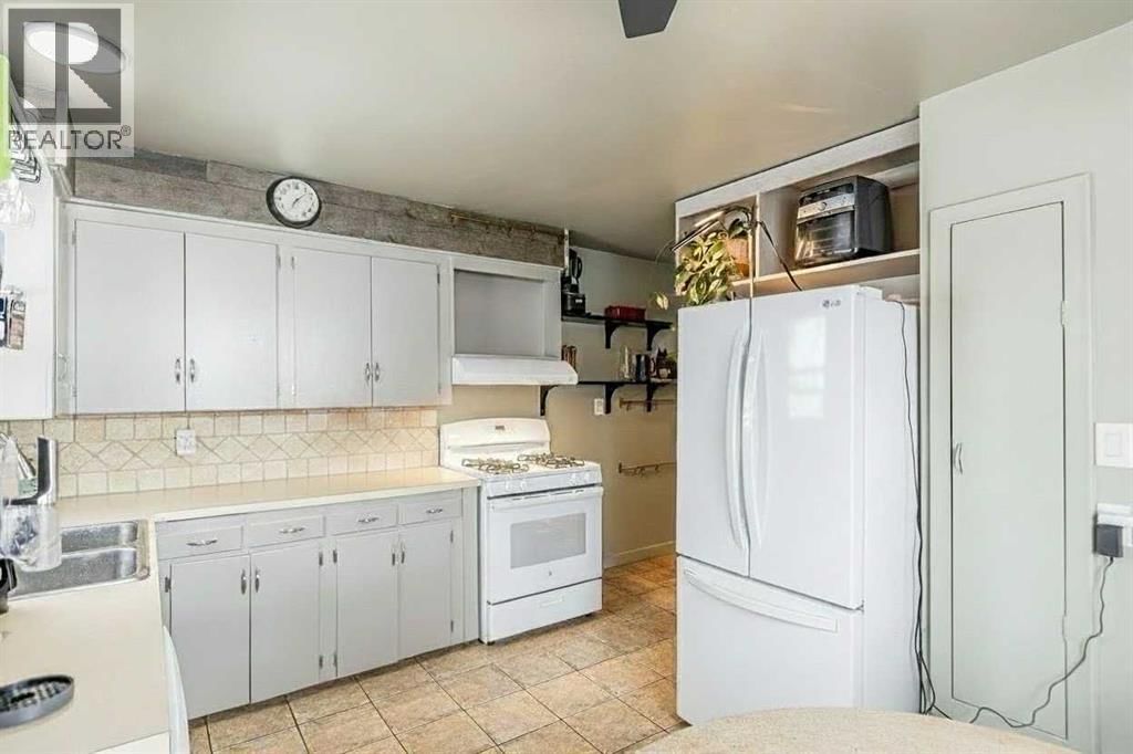 3423 1 Street property photo