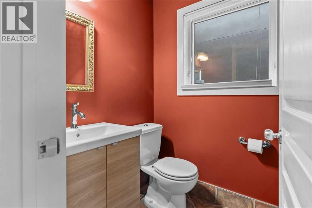 415 28 AVENUE NORTHWEST Image 16