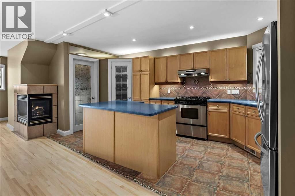 415 28 AVENUE NORTHWEST Image 2