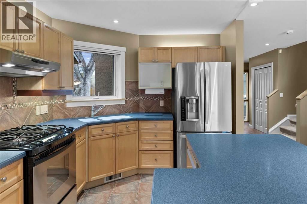 415 28 AVENUE NORTHWEST Image 3