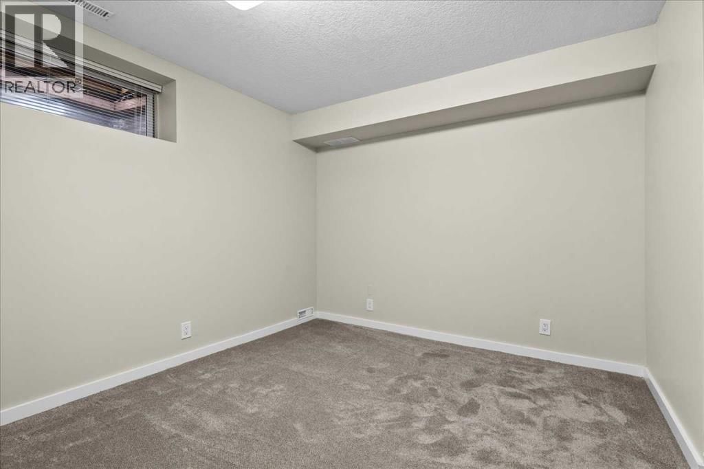 415 28 AVENUE NORTHWEST Image 38