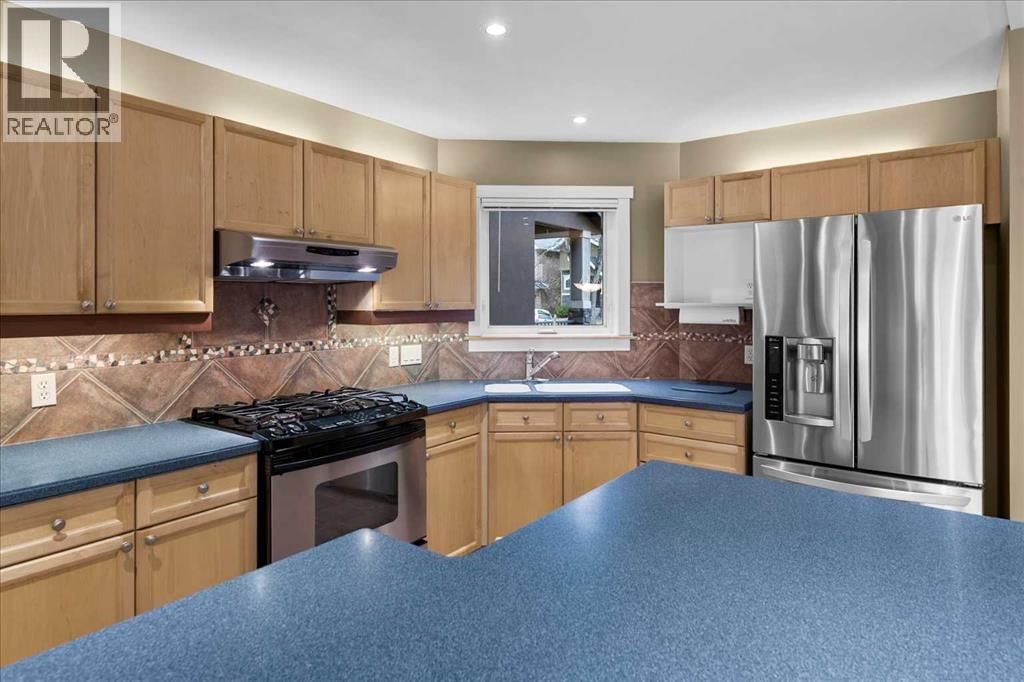 415 28 AVENUE NORTHWEST Image 4