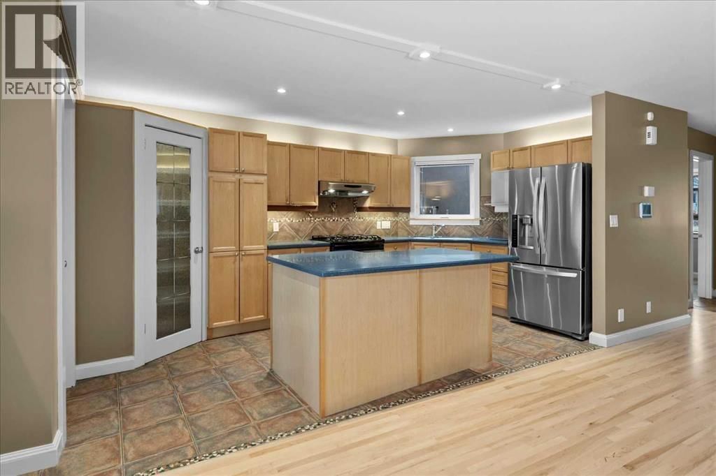 415 28 AVENUE NORTHWEST Image 5