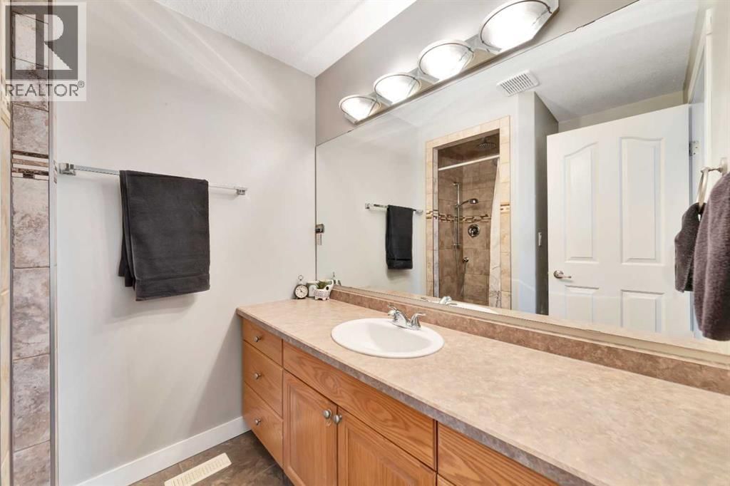 3308 63 AVENUE Image 23