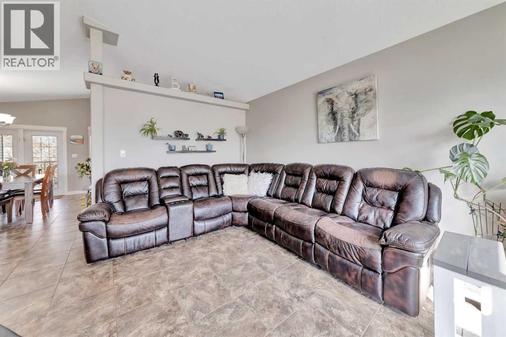 3308 63 AVENUE Image 8