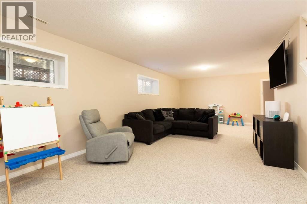 910 CENTENNIAL AVENUE Image 25