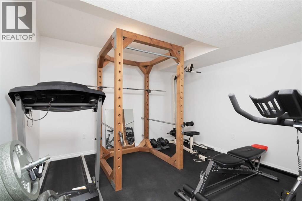 910 CENTENNIAL AVENUE Image 32