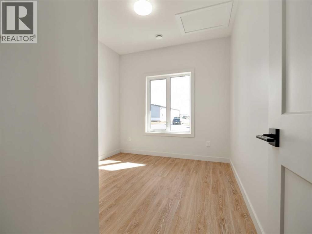 7042 48 STREET Image 10