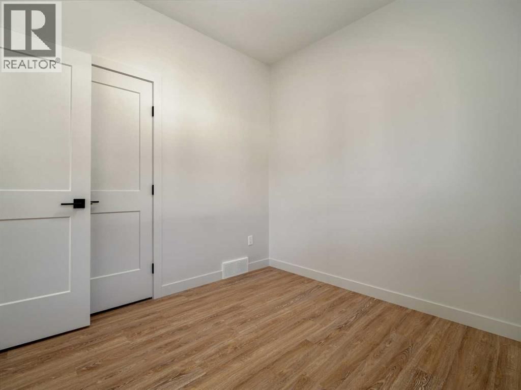 7042 48 STREET Image 16