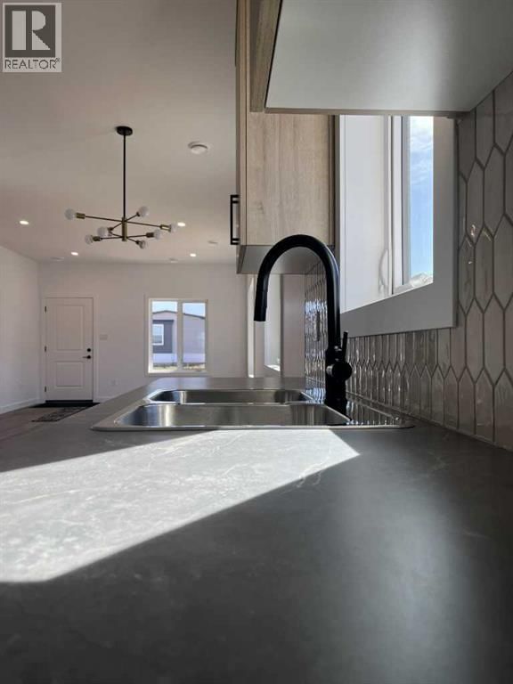 7042 48 STREET Image 25