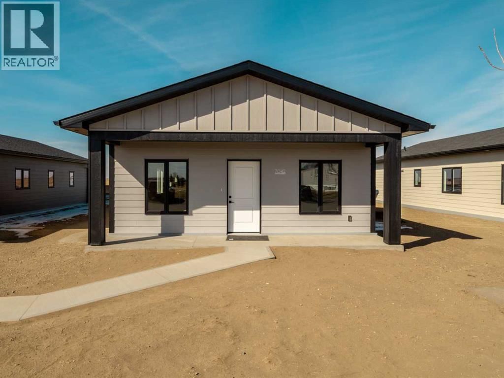 7042 48 STREET Image 3