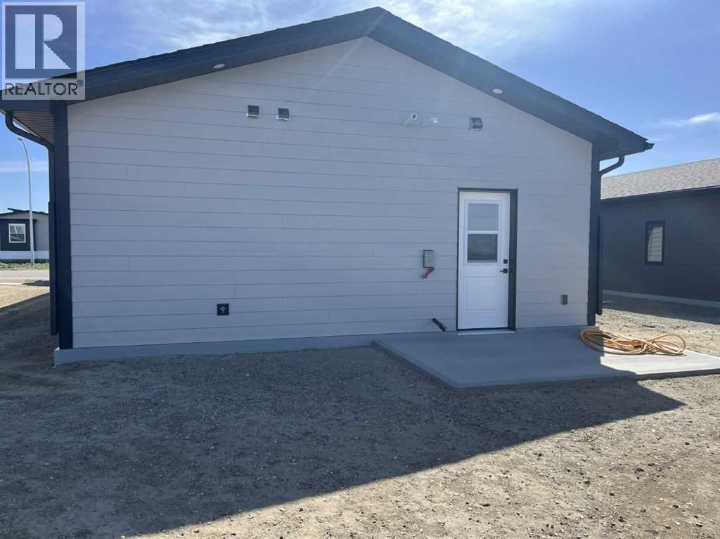 7042 48 STREET Image 4