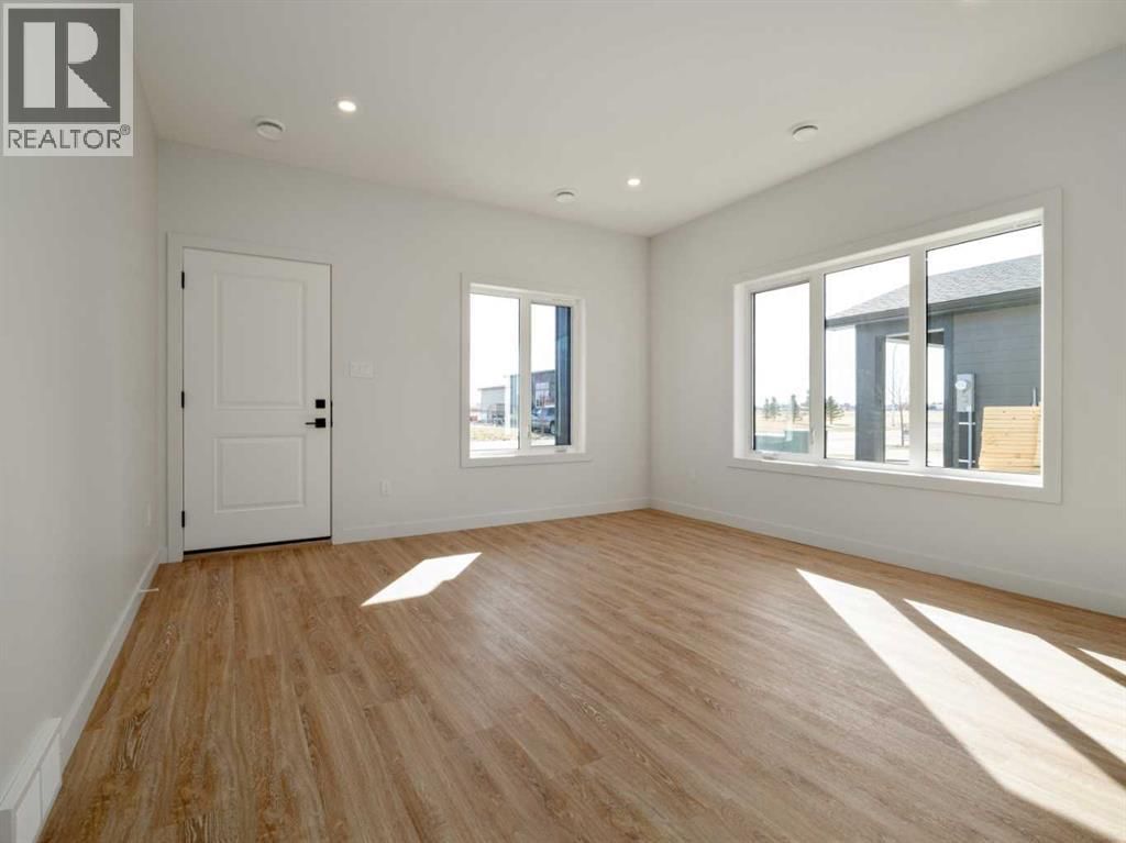 7042 48 STREET Image 5