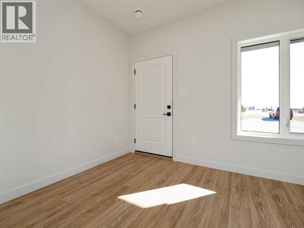 7042 48 STREET Image 7