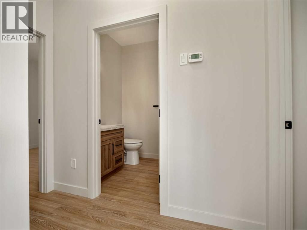 7042 48 STREET Image 9