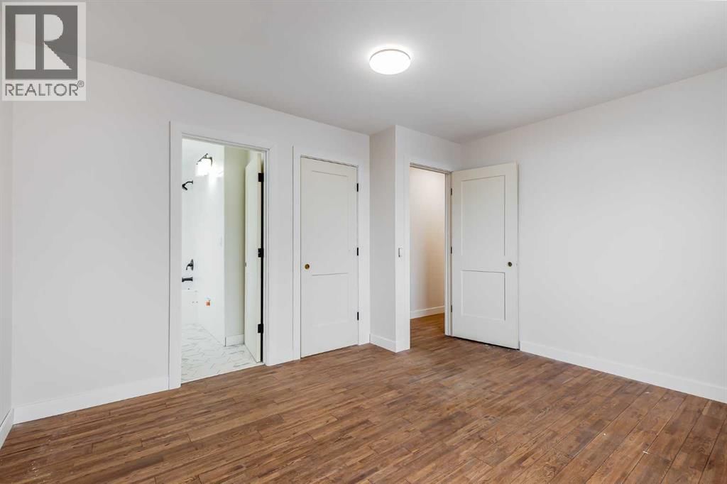 41 ALPINE CRESCENT SOUTHEAST Image 12