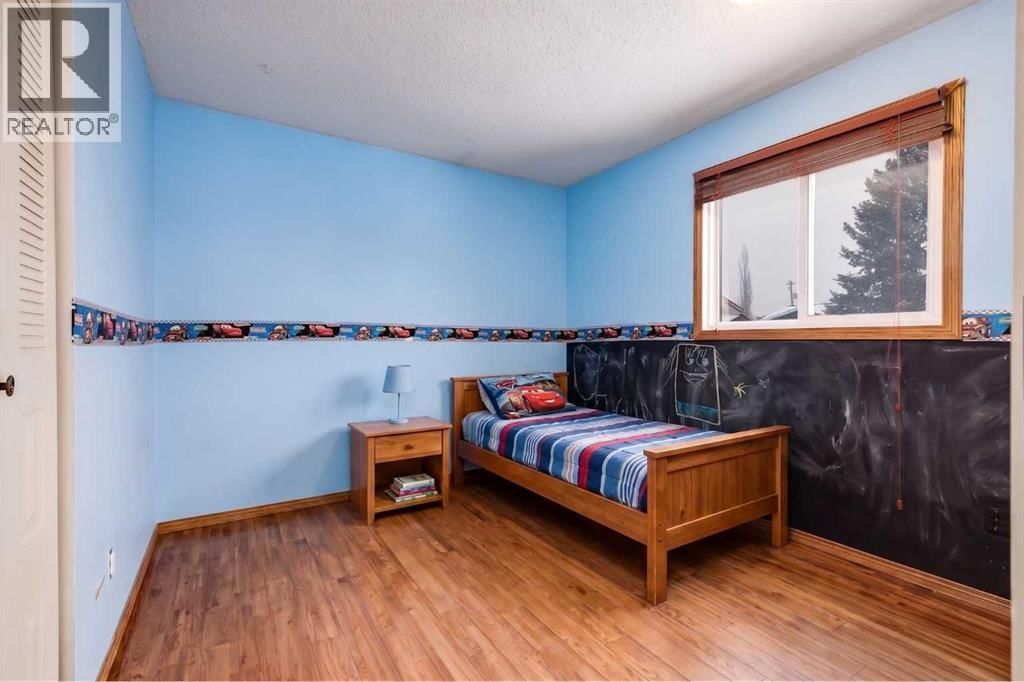 41 ALPINE CRESCENT SOUTHEAST Image 16