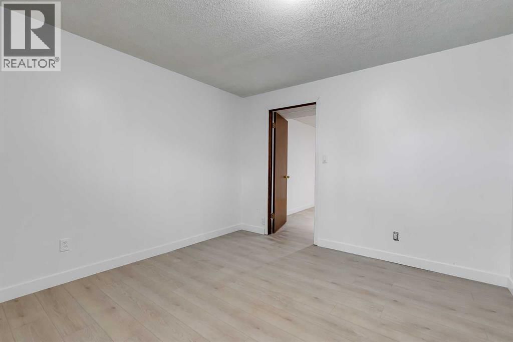 41 ALPINE CRESCENT SOUTHEAST Image 19