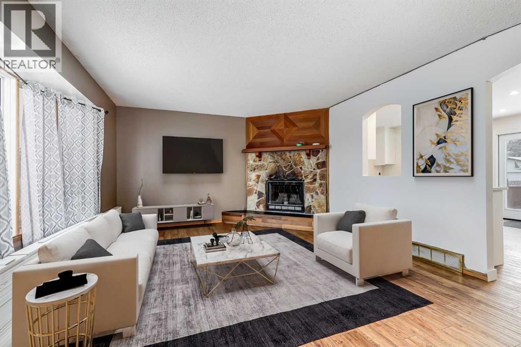 41 ALPINE CRESCENT SOUTHEAST Image 2