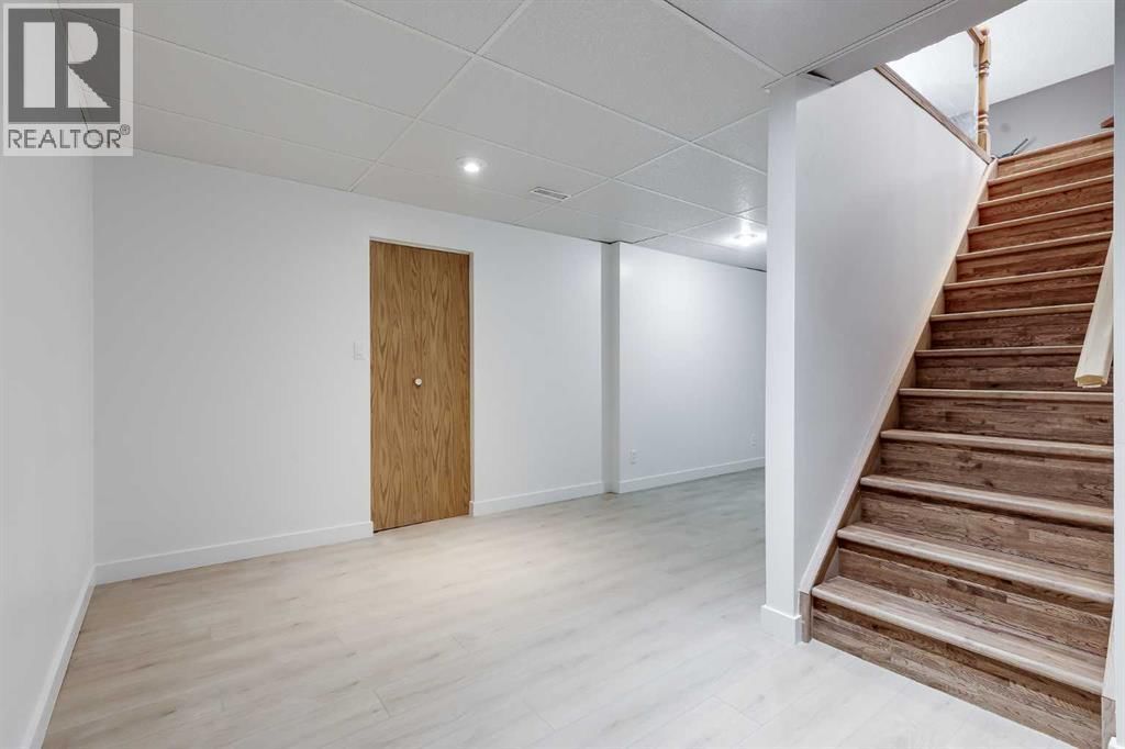 41 ALPINE CRESCENT SOUTHEAST Image 20