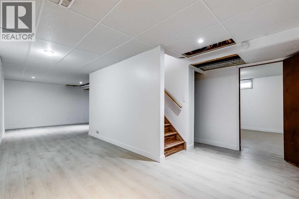 41 ALPINE CRESCENT SOUTHEAST Image 21