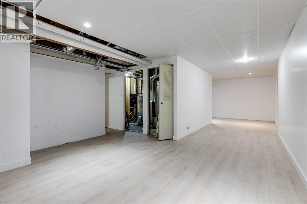 41 ALPINE CRESCENT SOUTHEAST Image 23